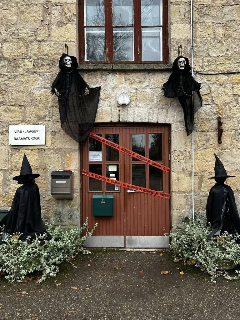Viru-Jaagupi noortekeskuses võeti halloween'i tähistamine suurelt ette.