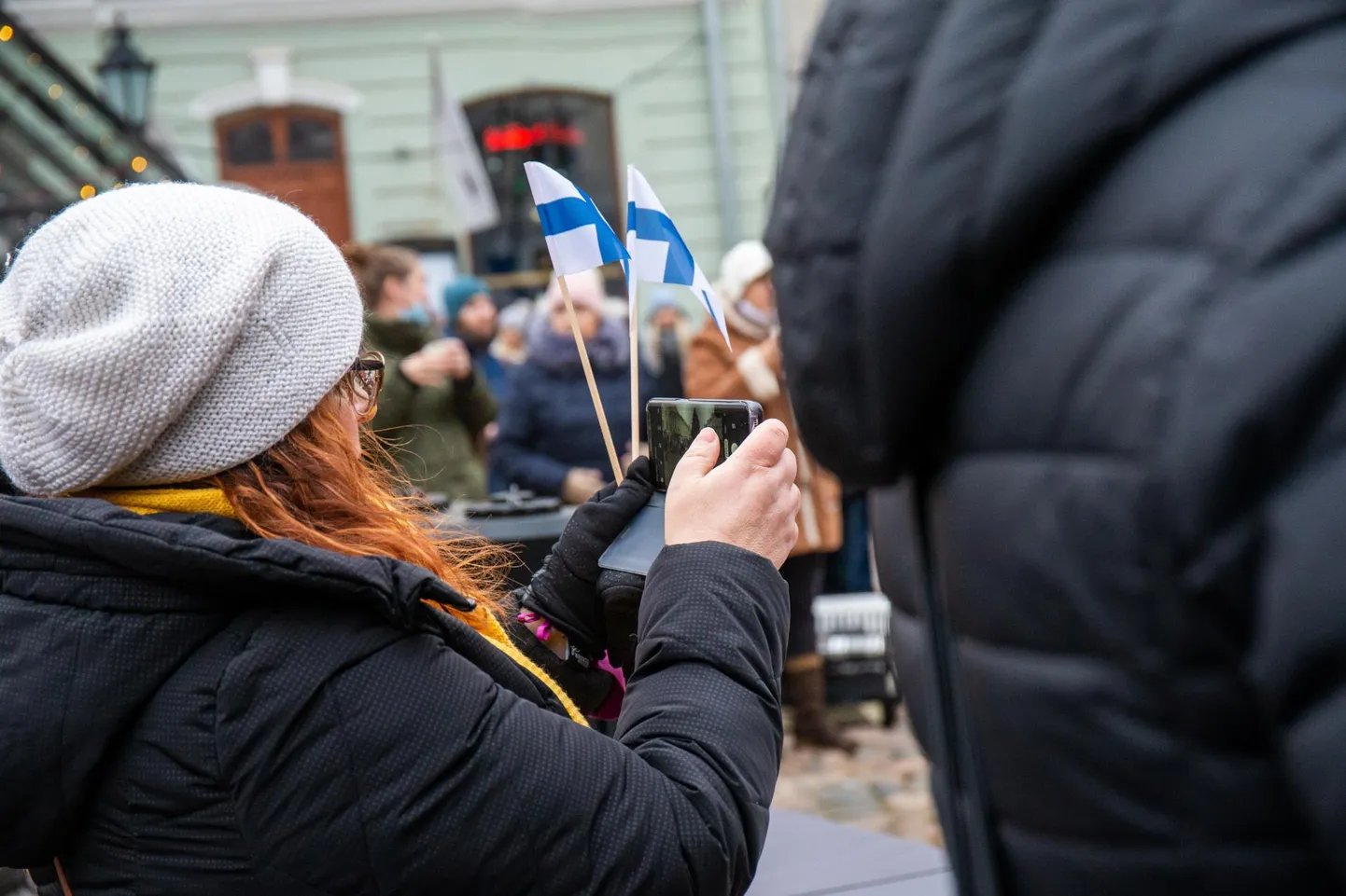 Eile kell 12 tähistasid soomlased ja tartlased Raekoja platsil põhjanaabrite iseiseisvuspäeva.