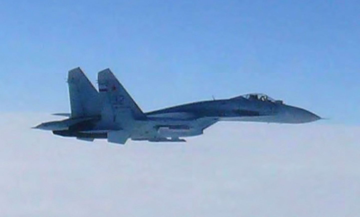 Jaapani õhujõudude tänane foto Vene hävituslennukist Su-27.