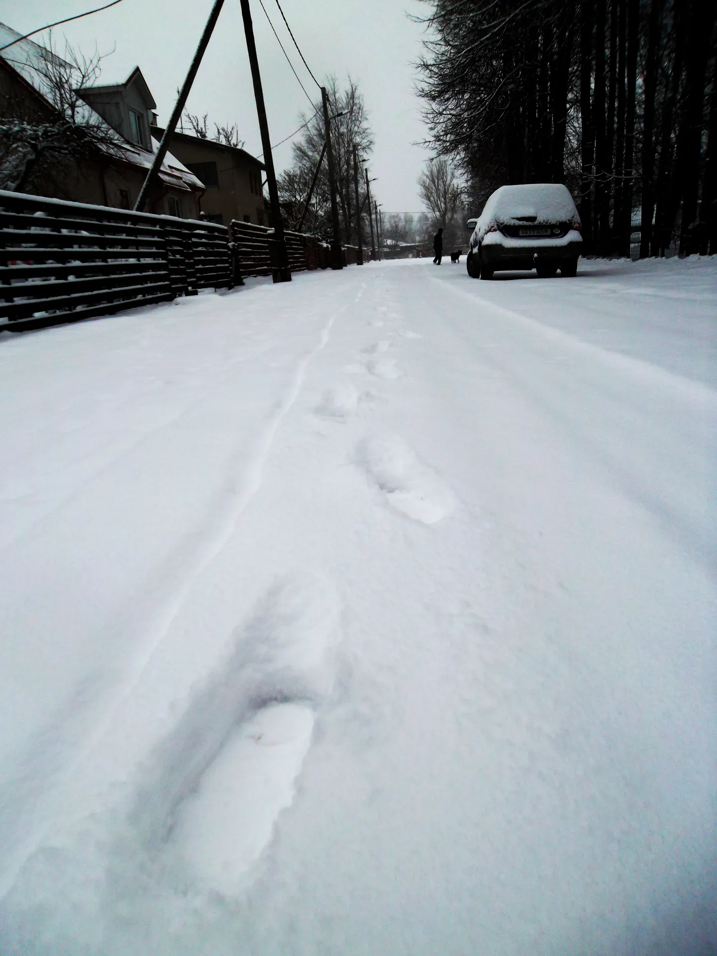 Aprillikuus Kristiines lumi on maas.