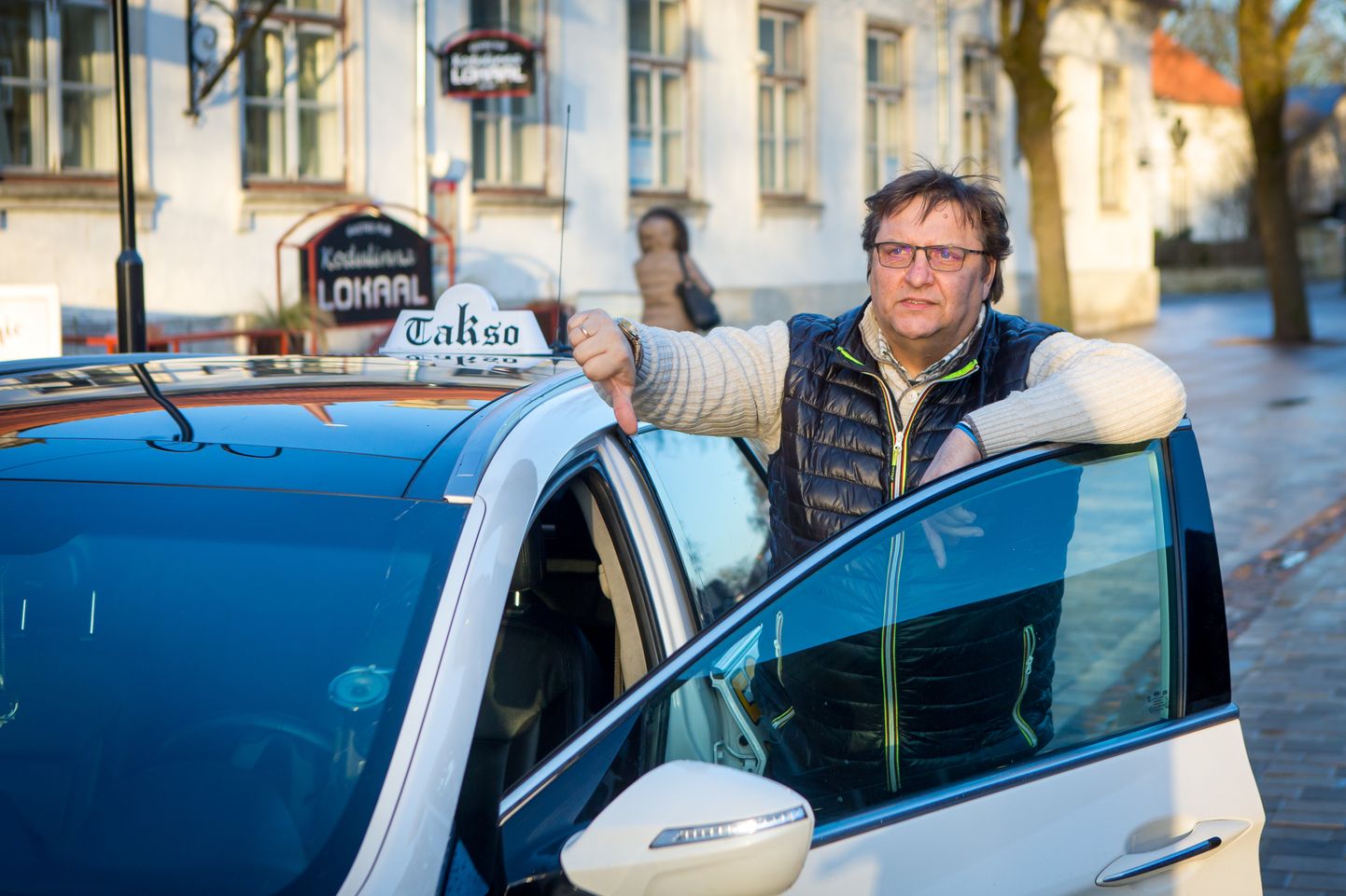 LIIGA KALLIS: Hea Takso omanik Arvi Hallik ütleb, et Kuressaare taksopeatuste kõrge rent võtab hinge kinni.
