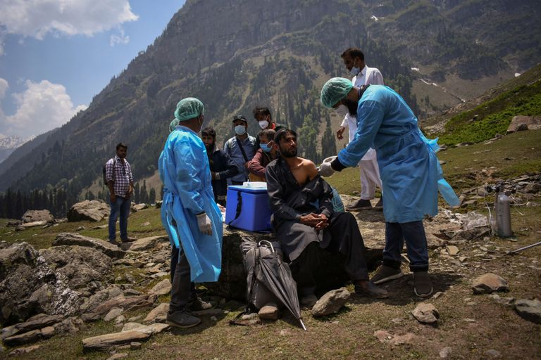 Karjuse vaktsineerimine COVID-19 vastu India Kashmiris 10. juuni 2021. 