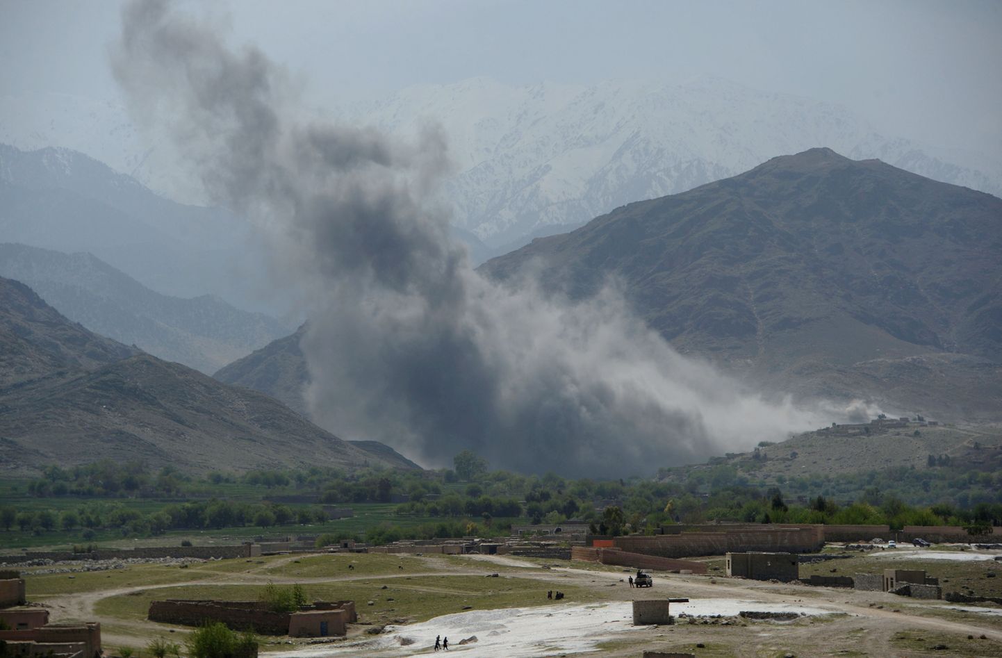Õhurünnakud Afganistanis.