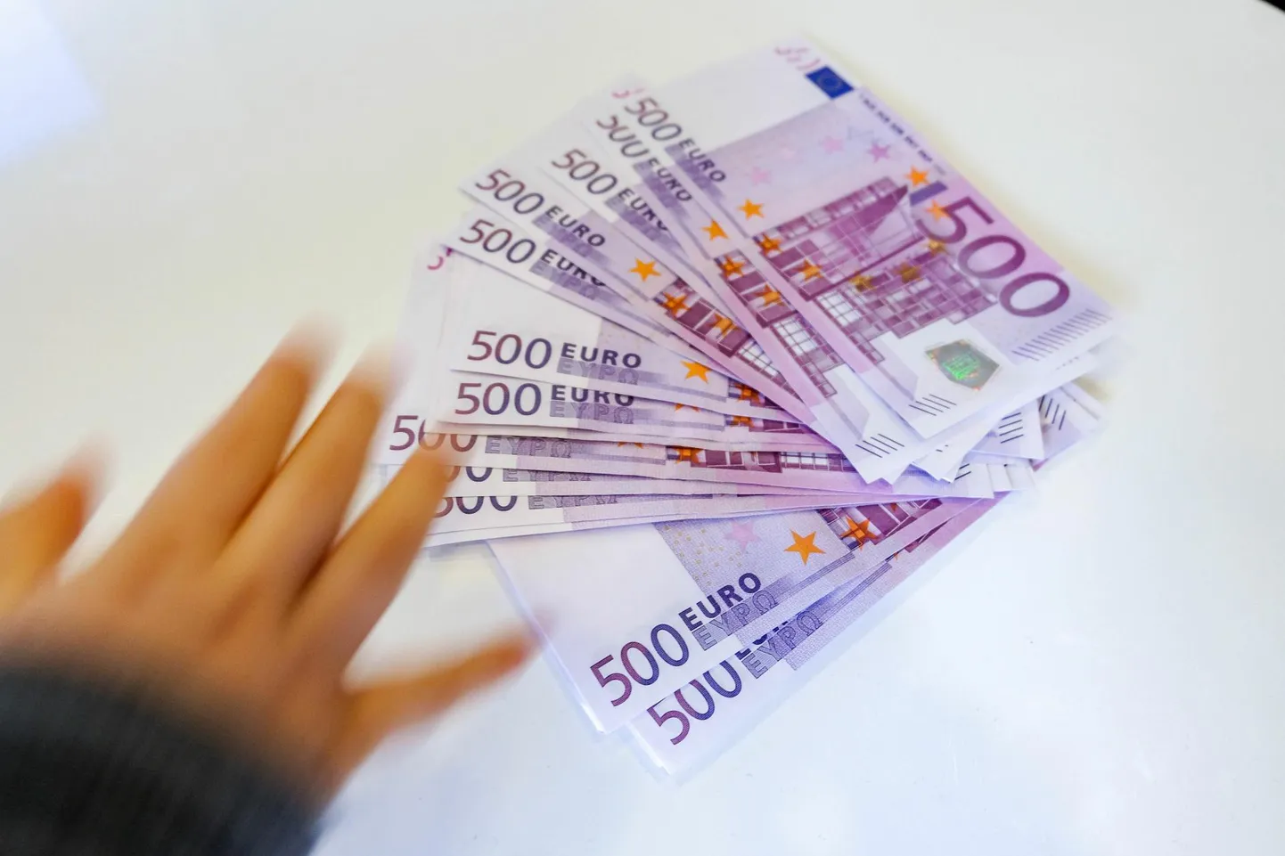Ehkki kannatanul oli soov koostöö lõpetada, suutis arvutikelm temalt arvestatava summa pihta panna.
