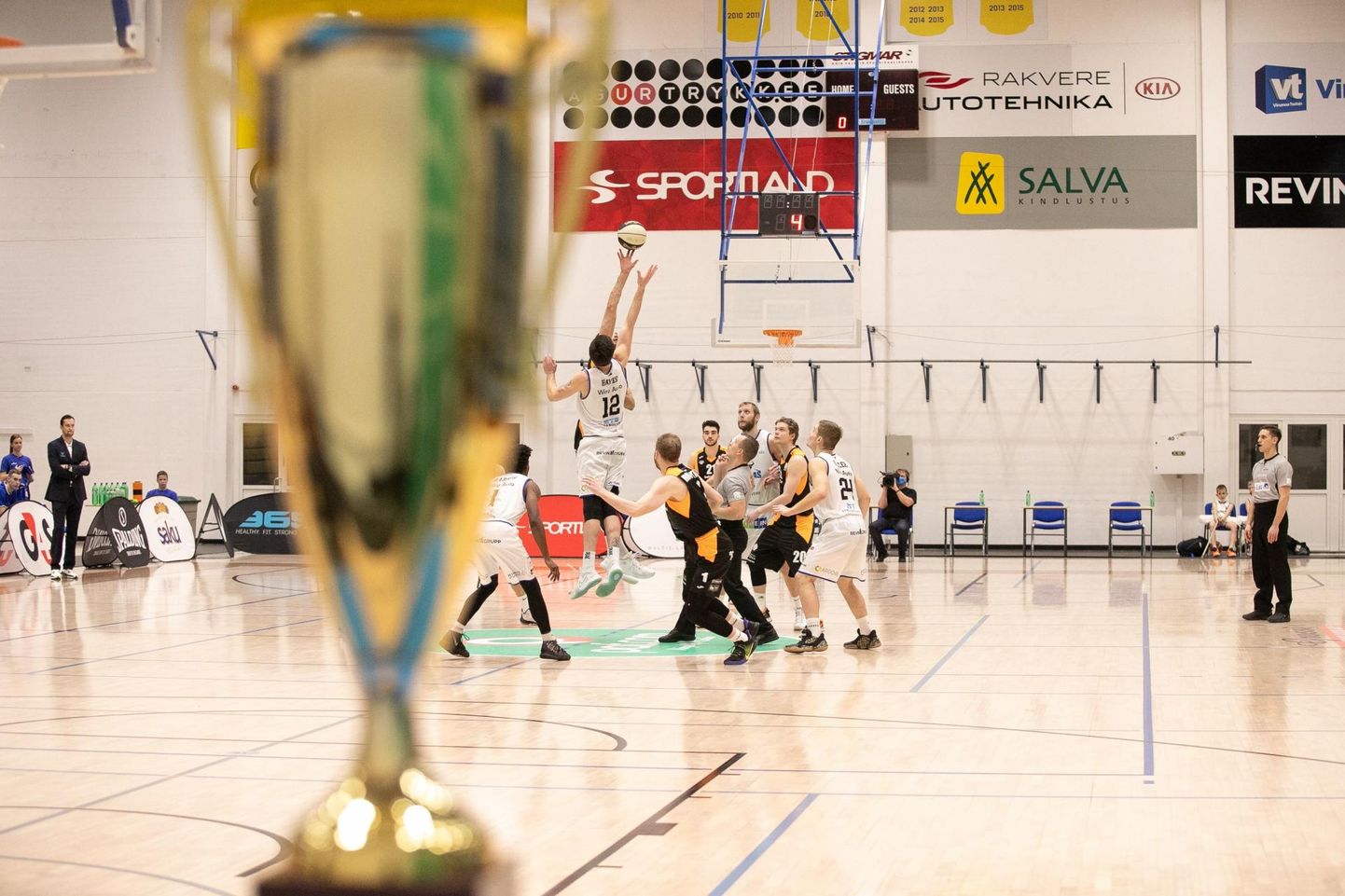 Eesti korvpalli karikavõistluste tähtsaim mäng oli poolfinaal Rakvere Tarva ja Pärnu Sadama vahel, mis õnnestus väljakuperemeestel võita.