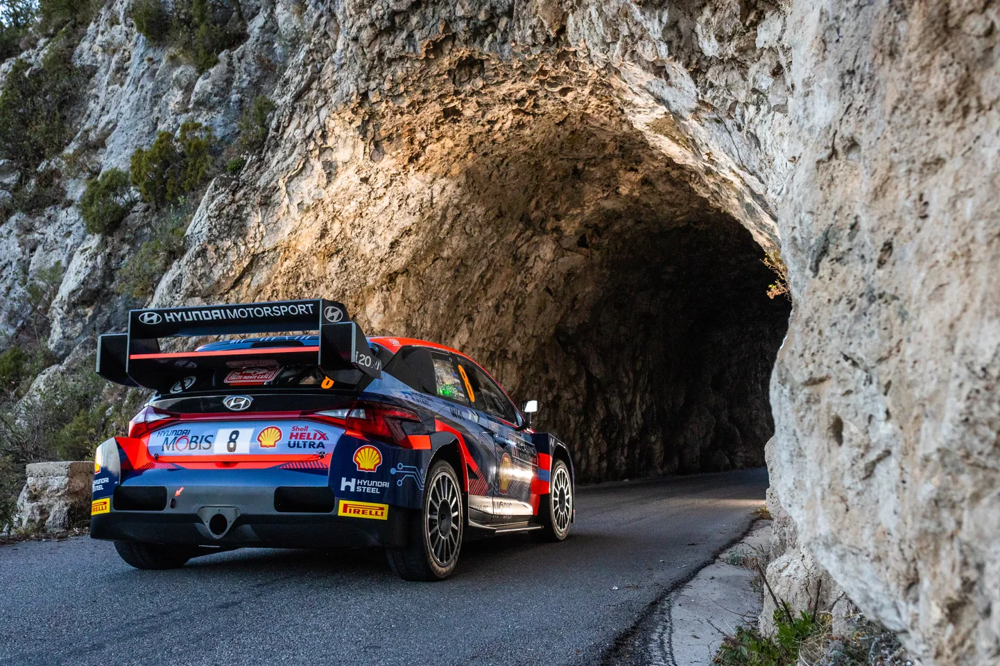 Ott Tänak ja Martin Järveoja uue rallihooaja algus on kulgenud üle kivide ja kändude.
