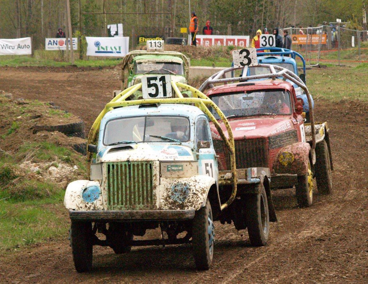 Võhma mees Olev Helü (auto nr. 51) alustas hooaega veoautokrossi meistrivõistluste avaetapi võiduga Lääne-Virumaal.