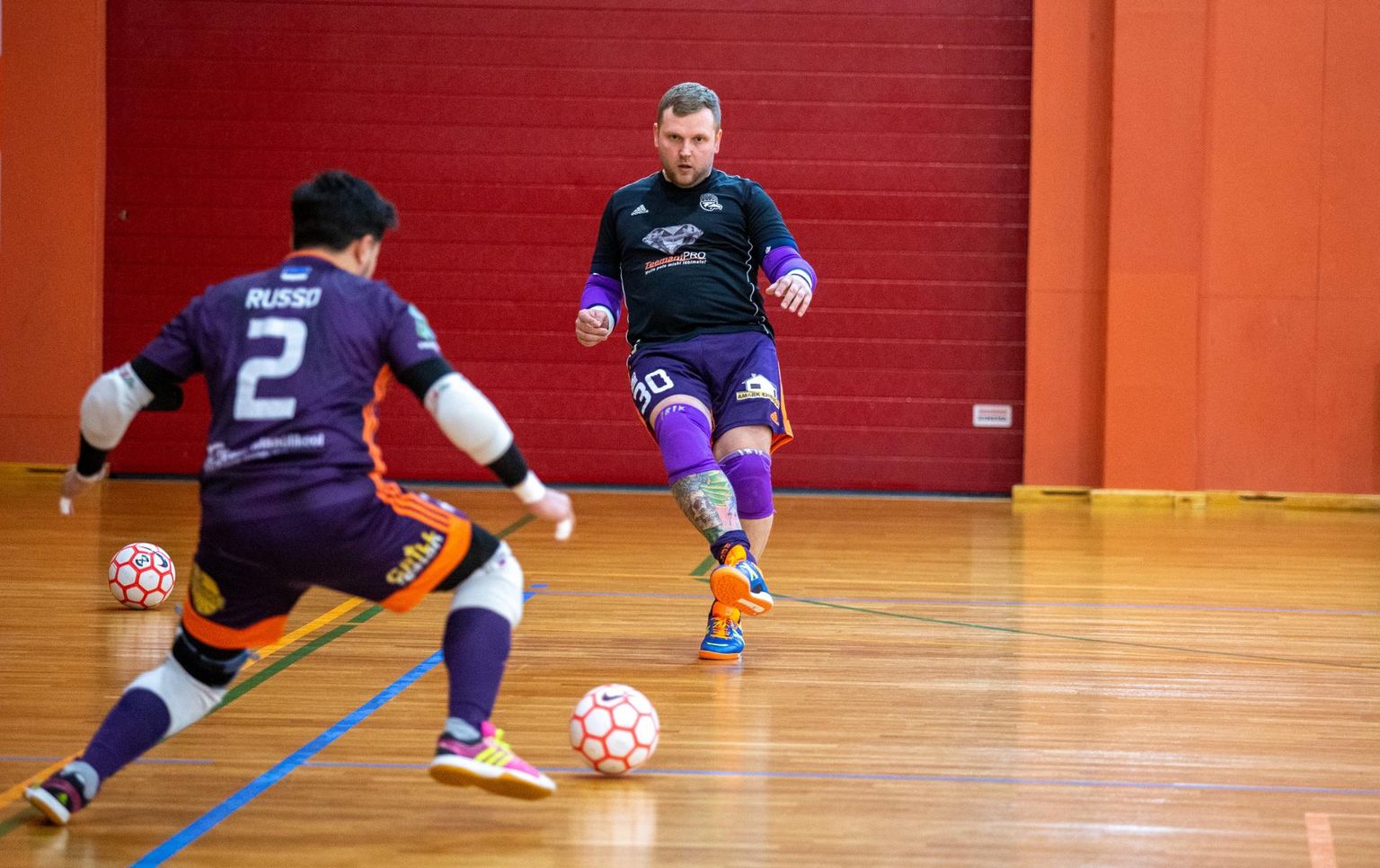 Ravens Futsal Ares Security tegevjuhi ja mängija Rene Kolsar (paremal) sõnul on saalijalgpall kiire ja tehniline mäng, kuid Eestis veel liiga alahinnatud.