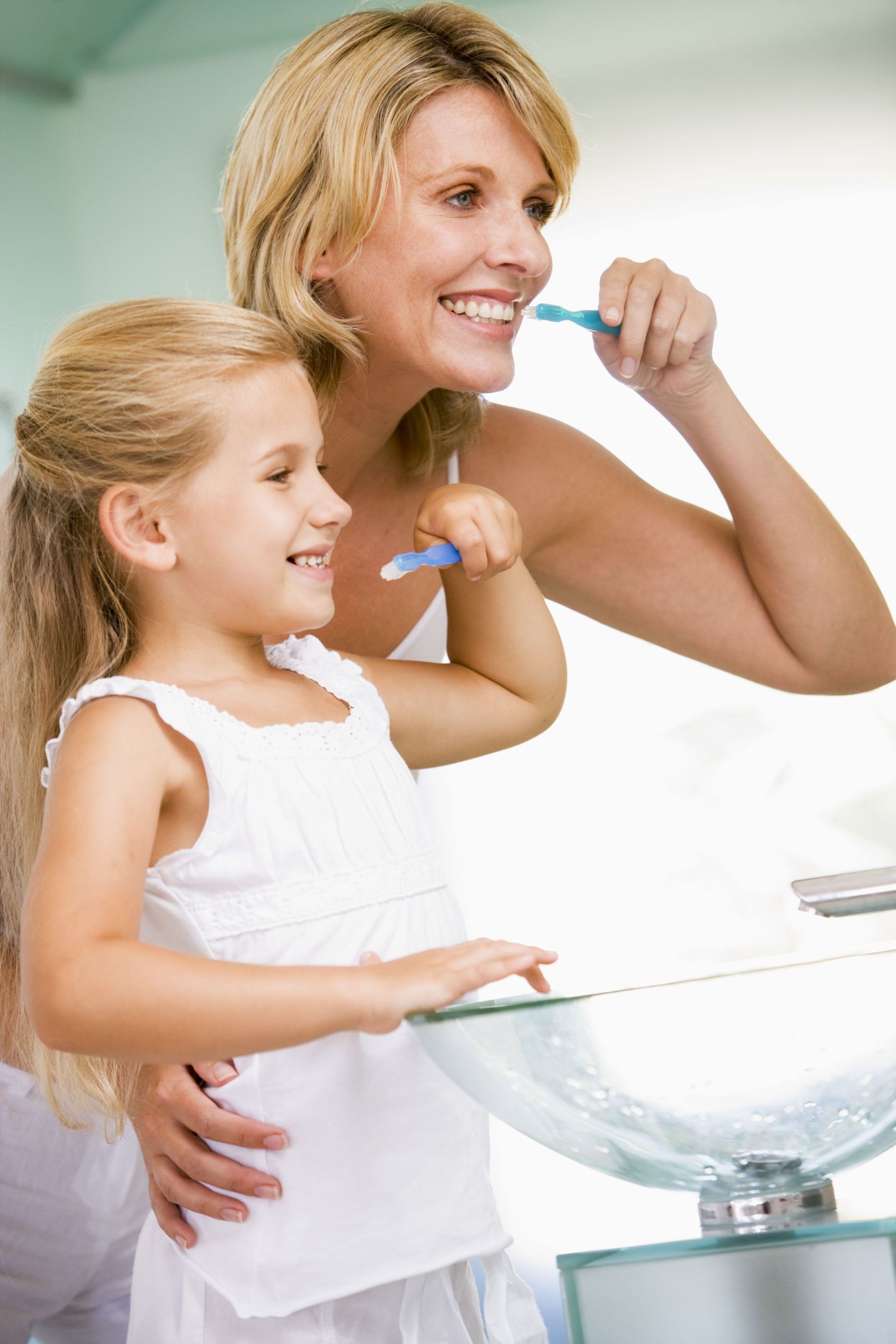 Hambakaariest saab ennetada hoolsa hambapesuga hommikul ja õhtul.