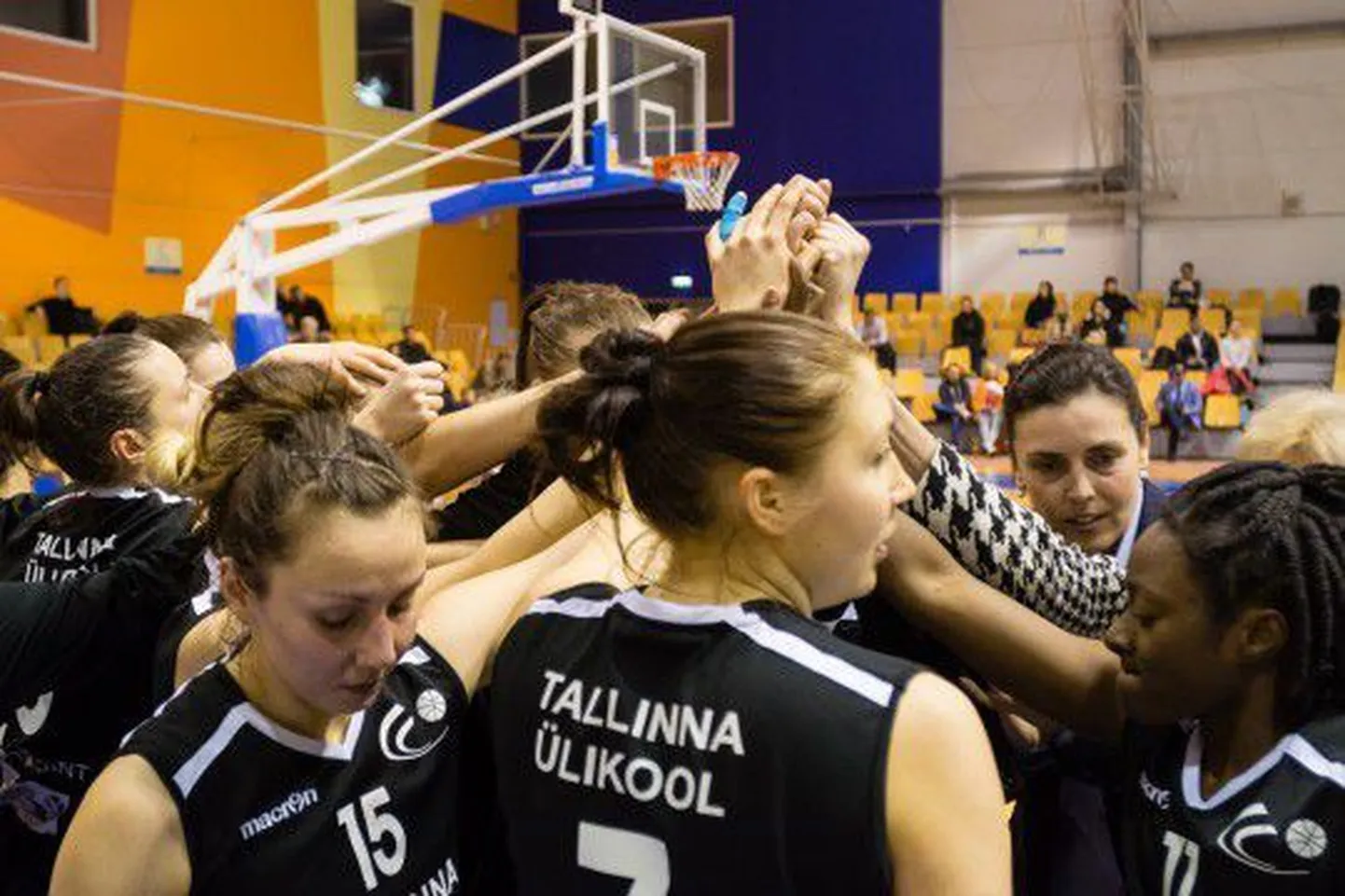 Tallinna Ülikooli naiskond.