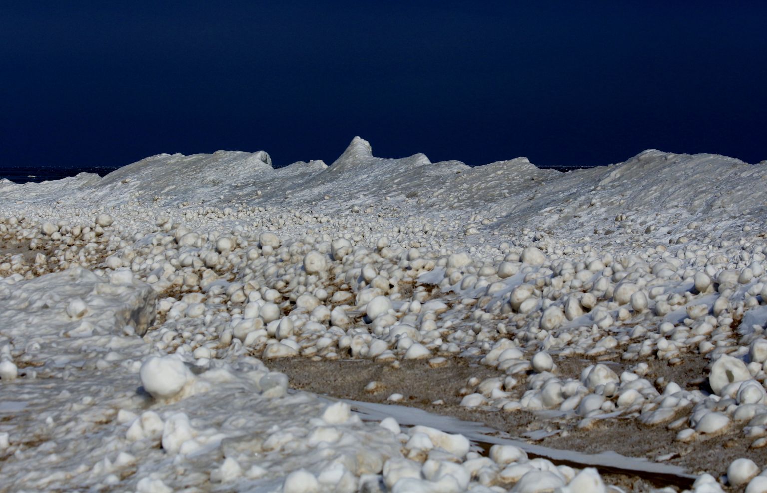 Jääpallid Michigani järve rannal