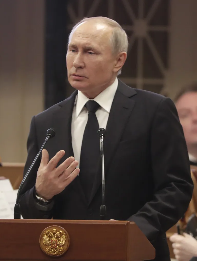 Venemaa president Vladimir Putin pidamas Anatoli Sobtšaki mälestussündmusel kõnet.