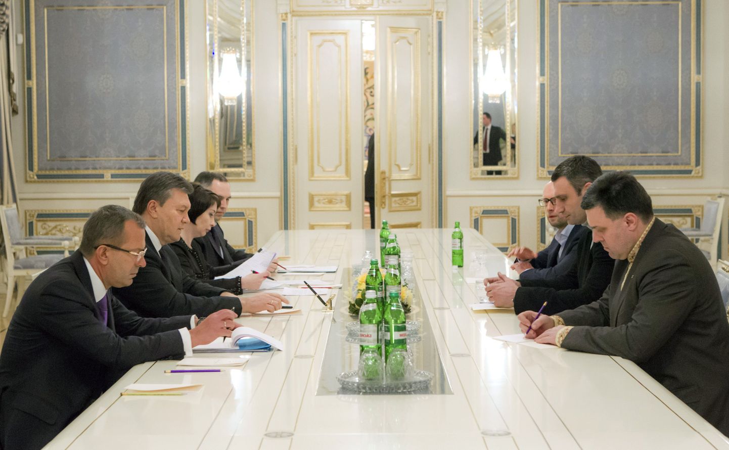 Переговоры между представителями оппозиции и украинскими властями будут продолжены в ближайшие дни.