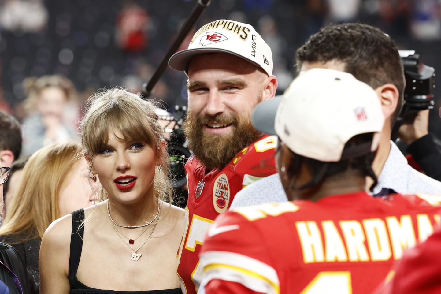 Taylor Swift ja ta kallim Travis Kelce 11. veebruaril Super Bowlil tähistamas.