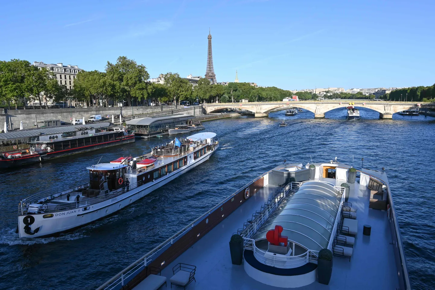 Laevad harjutavad Seine'i jõel Pariisi olümpiamängude avatseremoonia paraadi