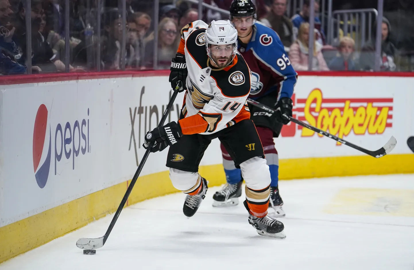 Anaheim Ducksi mängija Adam Henrique.