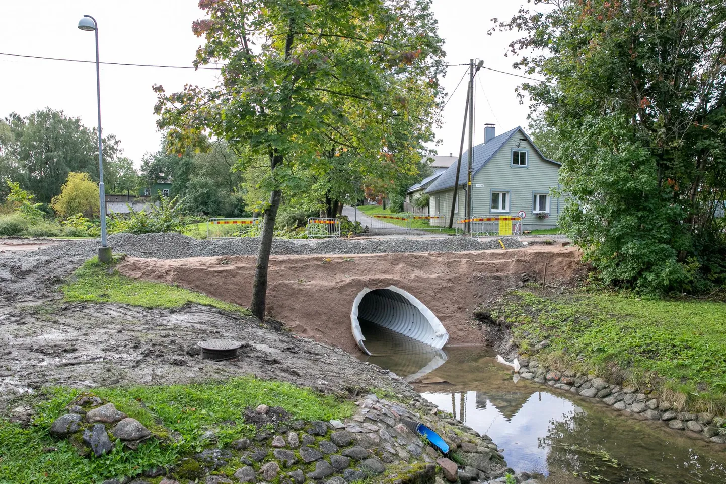 Vee tänava vana sild ehitatakse ümber truubiks.