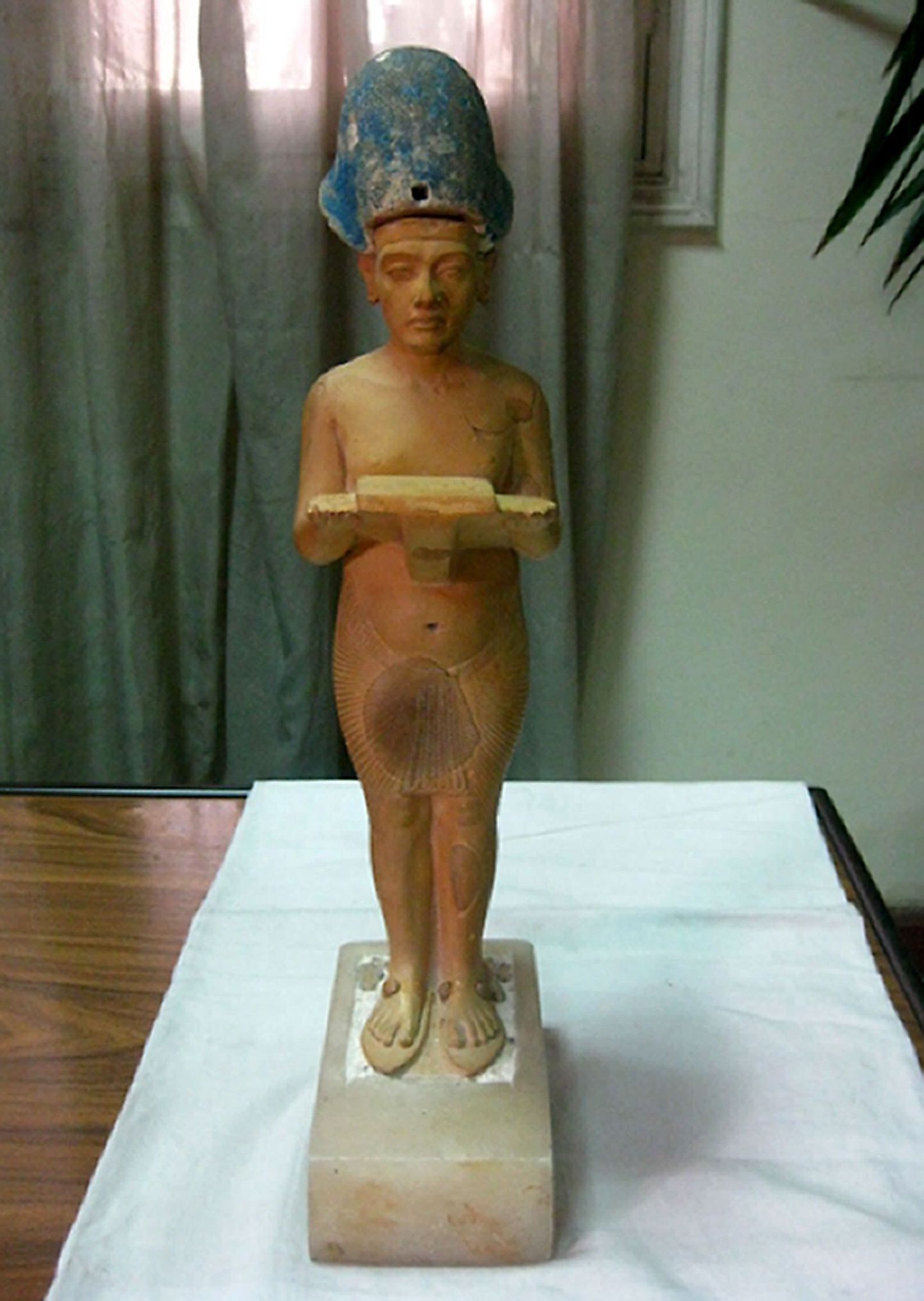 Vaarao Akhenatoni kuju