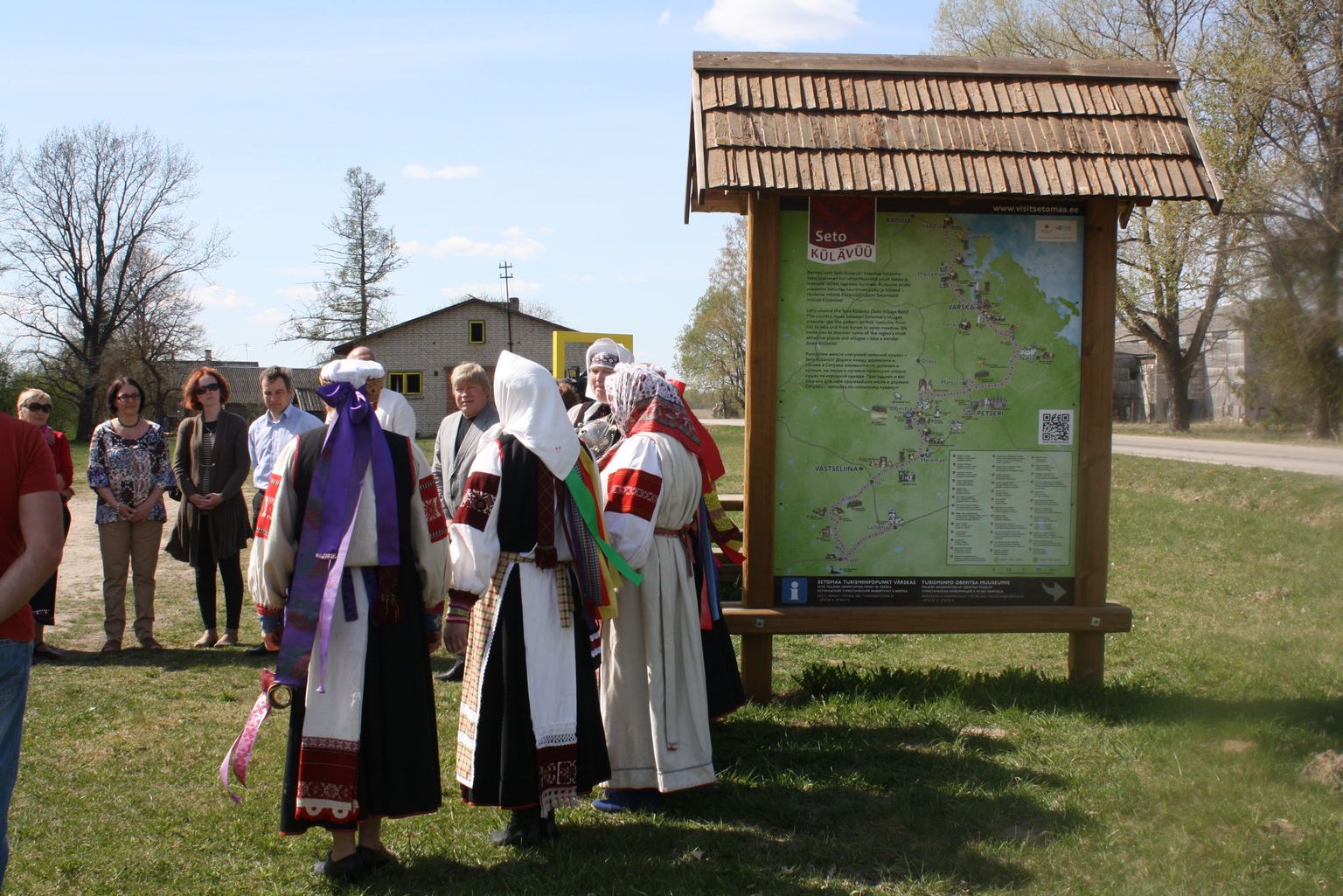 Külavüü turismimarsruudi infostend Obinitsas