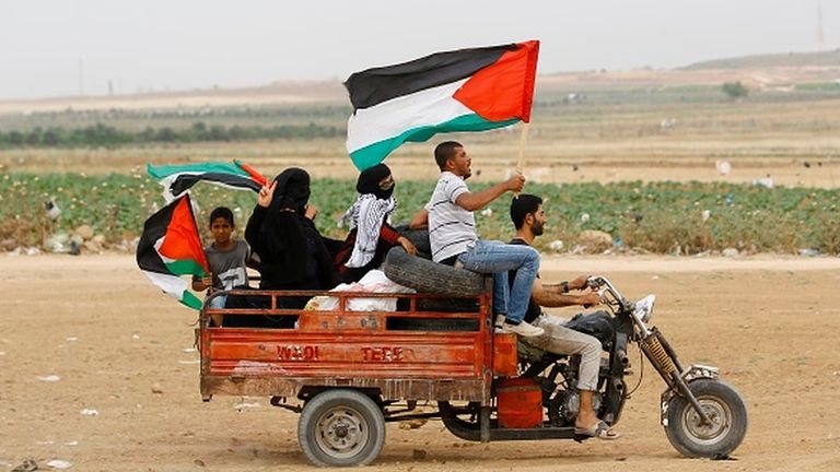 Молодые израильские арабы все чаще уезжают из своих поселений в большие города, но продолжают поддерживать палестинцев