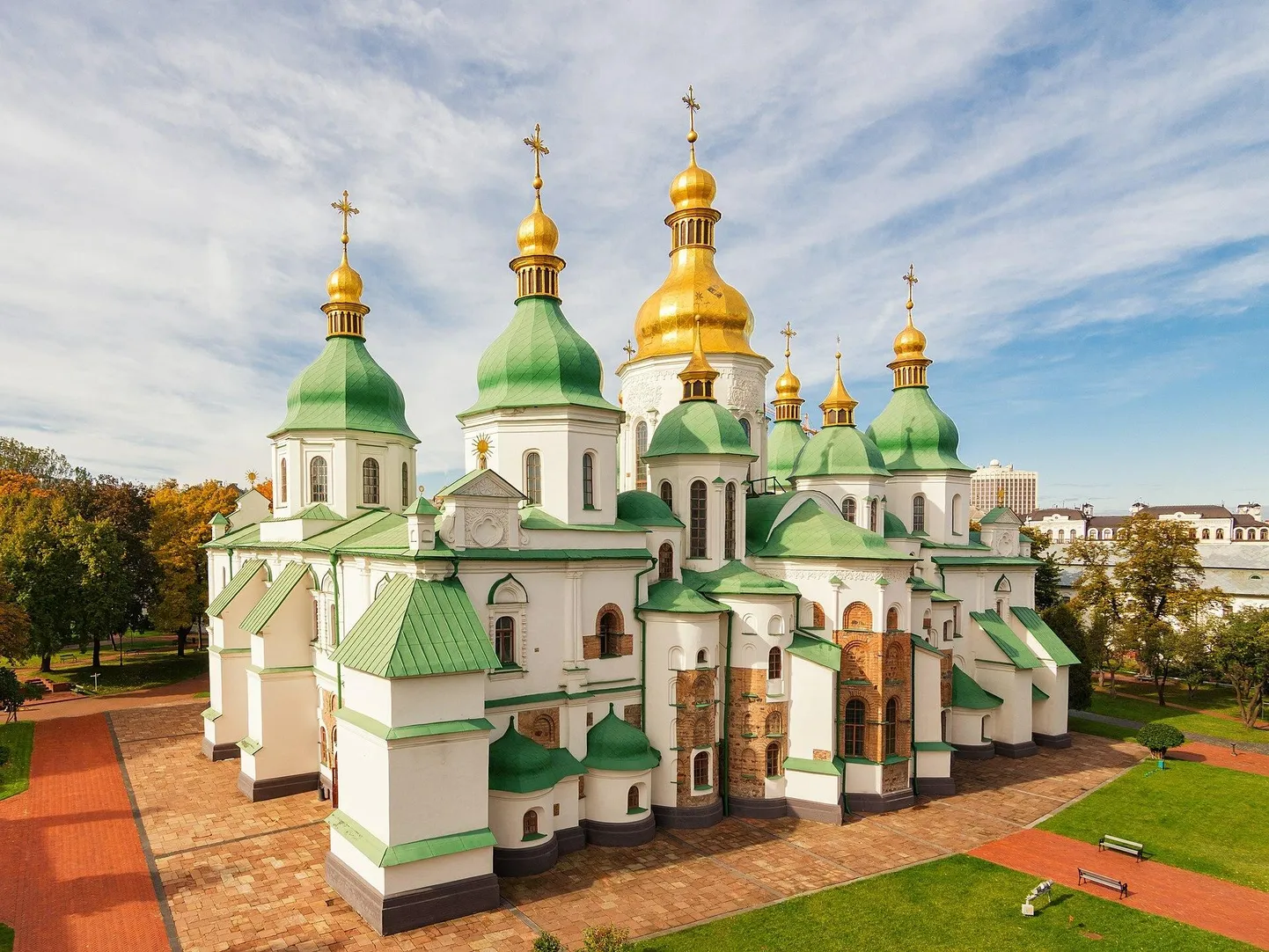 X sajandil ehitatud Püha Sofia katedraal Kõjivis peidab endas samal sajandil kirillitsas kirjutatud grafiteid.