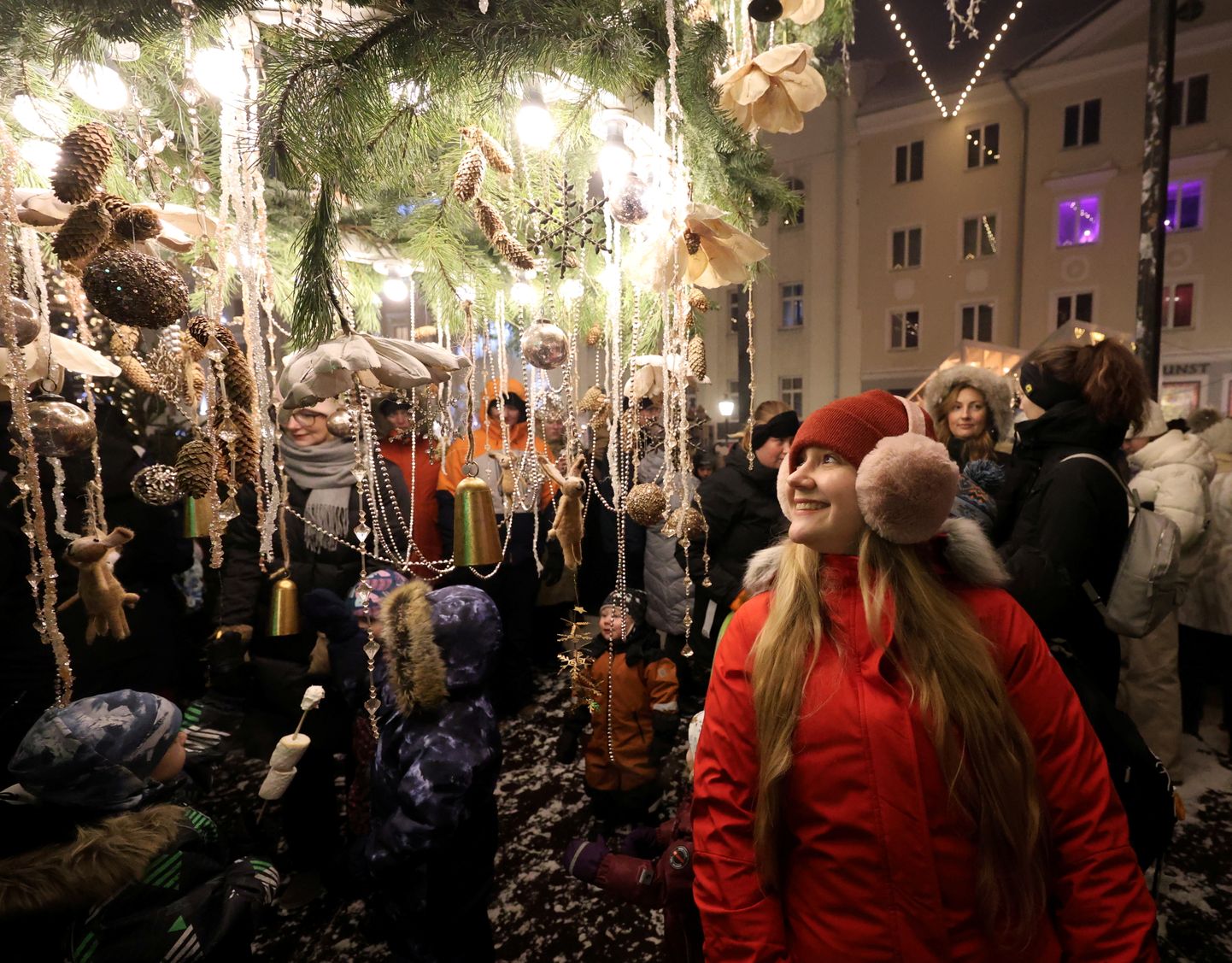 Tartu jõululinnas leidub tegevust väiksematele ja suurematele tartlastele ning Tartu sõpradele. Näiteks saab seal sel nädalal tulevaks aastaks õnnetina valada.