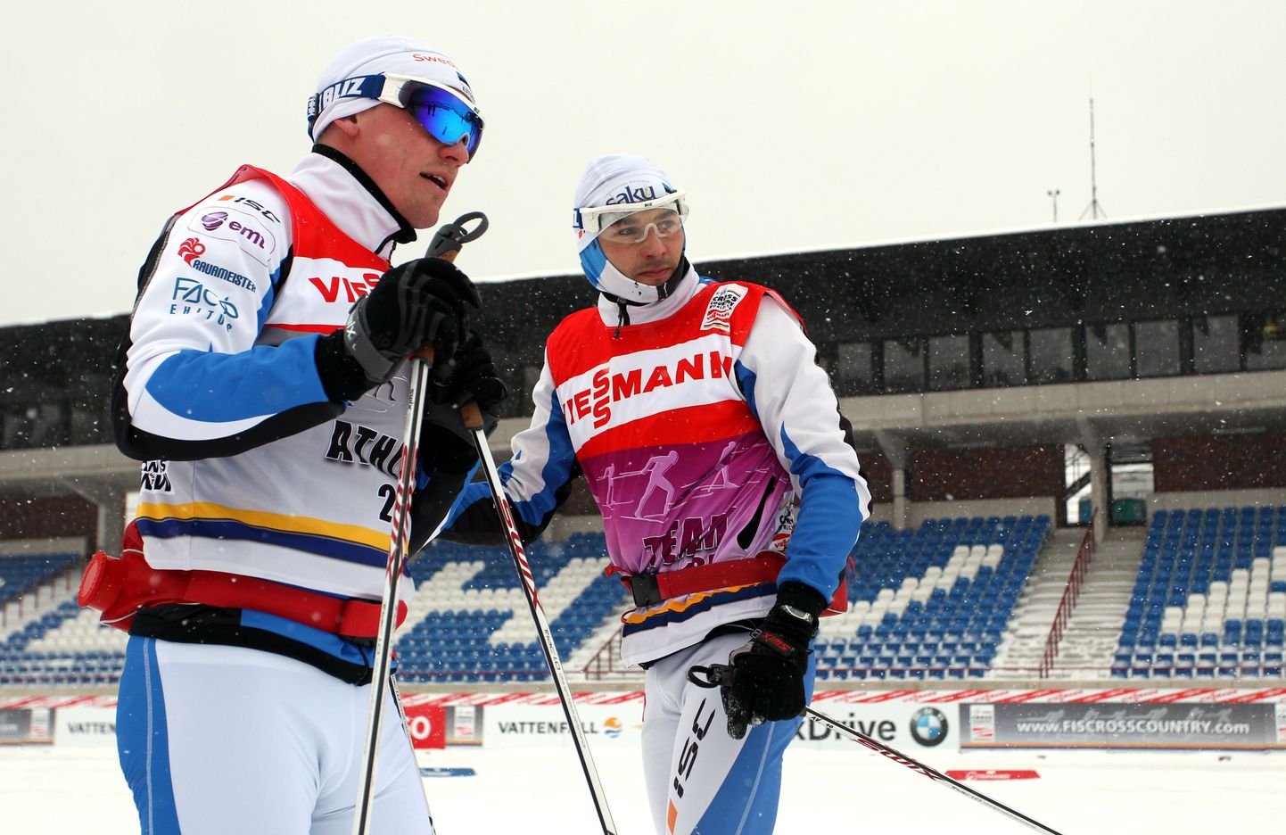 Tippspordiga lõpparve teinud Andrus Veerpalu testis Otepää MK-etapi eel Eesti suusakoondislaste suuski. Pildil koos Anti Saarepuuga.
