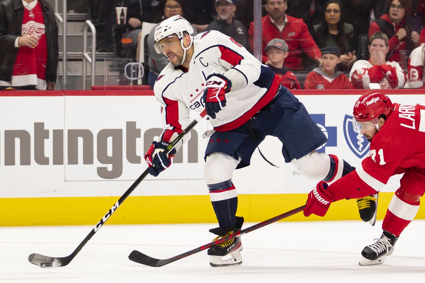 Aleksandrs Ovečkins NHL spēlē pret Detroitas "Red Wings".