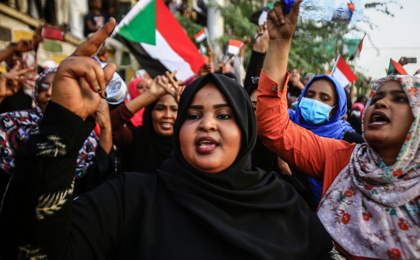 Sudaani naised meeleavaldusel tsiviilvalitsust nõudmas.