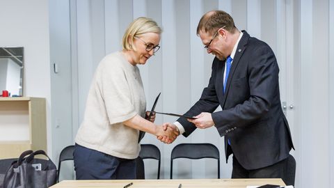 GALERII ⟩ Haridusministeerium sõlmis esmakordselt Haridustöötajate Liiduga riigikoolide kollektiivlepingu