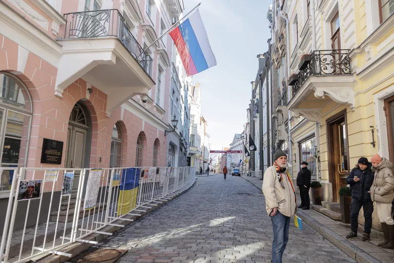 26.02.2022, Tallinn. Politsei valvab Ukraina ja Vene saatkondasid.