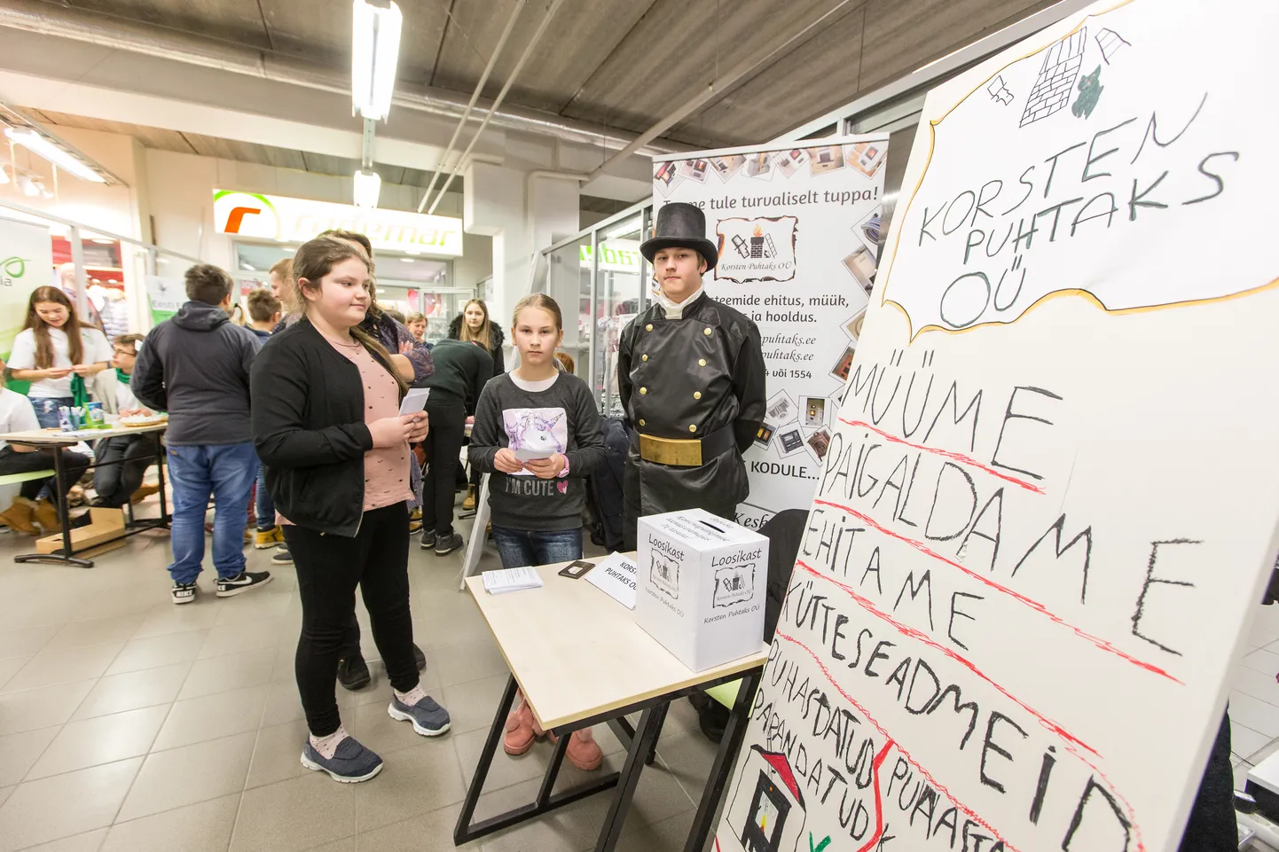 Noortele on ettevõtluse kogemust pakutud varemgi, näiteks Jõhvis toimunud ettevõtete messil, mis toimus projekti "Üks päev ettevõtjana" raames.