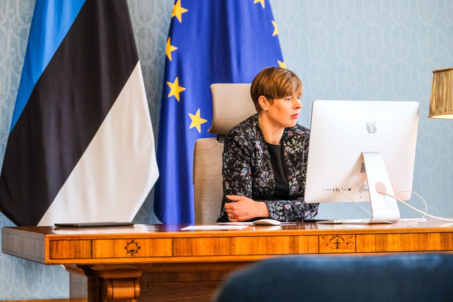 President Kersti Kaljulaidi töö ei seisku ka eriolukorras ning kõik kohtumised ja visiidid saab kenasti tehtud ka videosilla vahendusel.