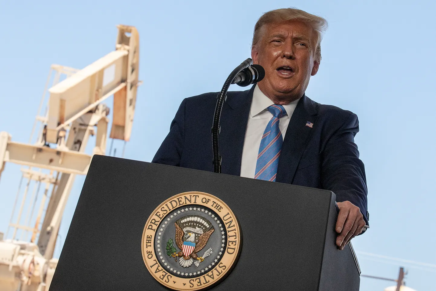 Donald Trump 2020. aastal külastamas Double Eagle Energy naftavälja Midlandis Texases.