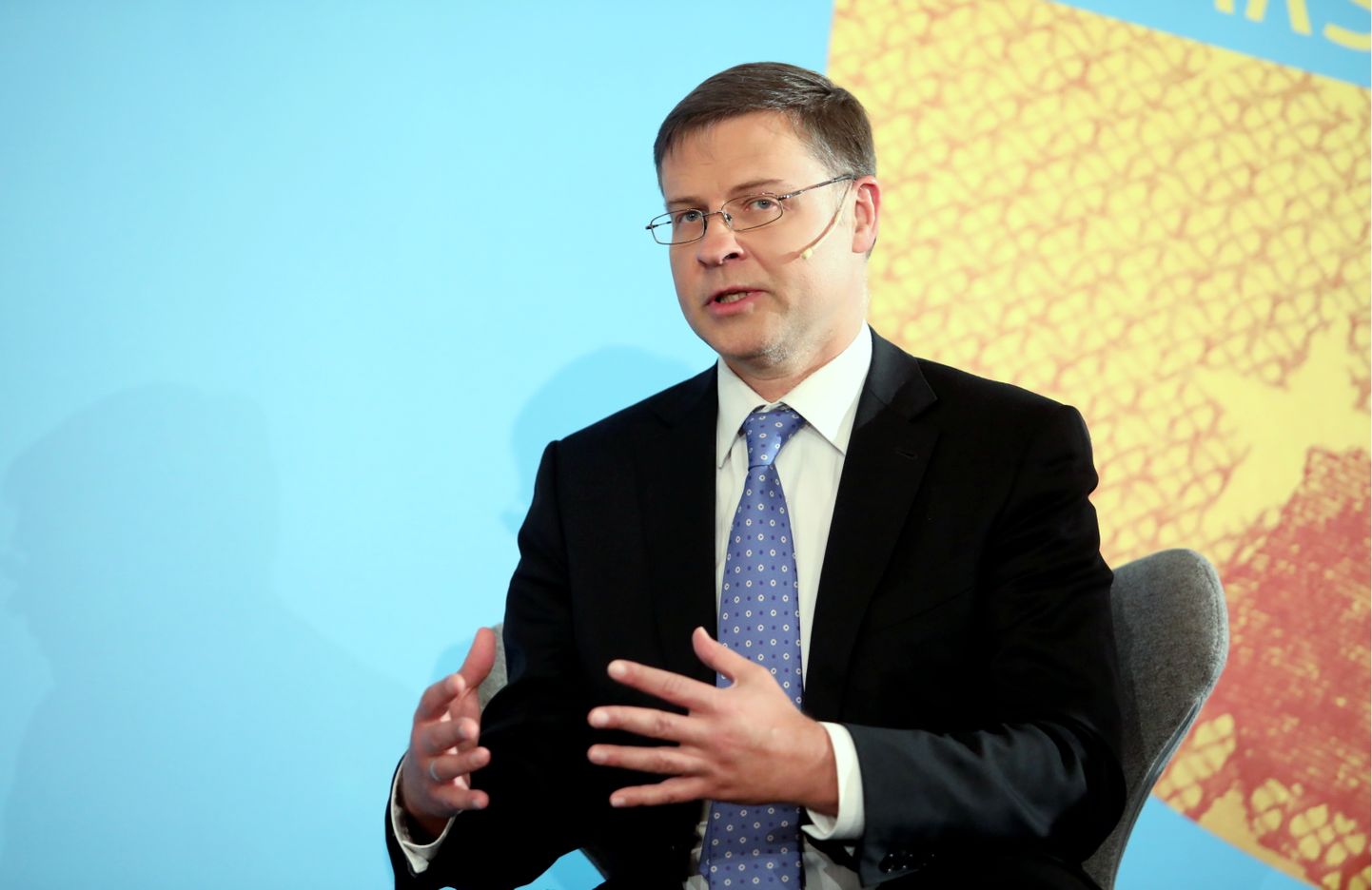 Eiropas Komisijas priekšsēdētāja vietnieks Valdis Dombrovskis piedalās paneļdiskusijā "Eirozonas dalībvalstu izaicinājumi" augsta līmeņa konferencē "Eiro 5 gadi Latvijā".