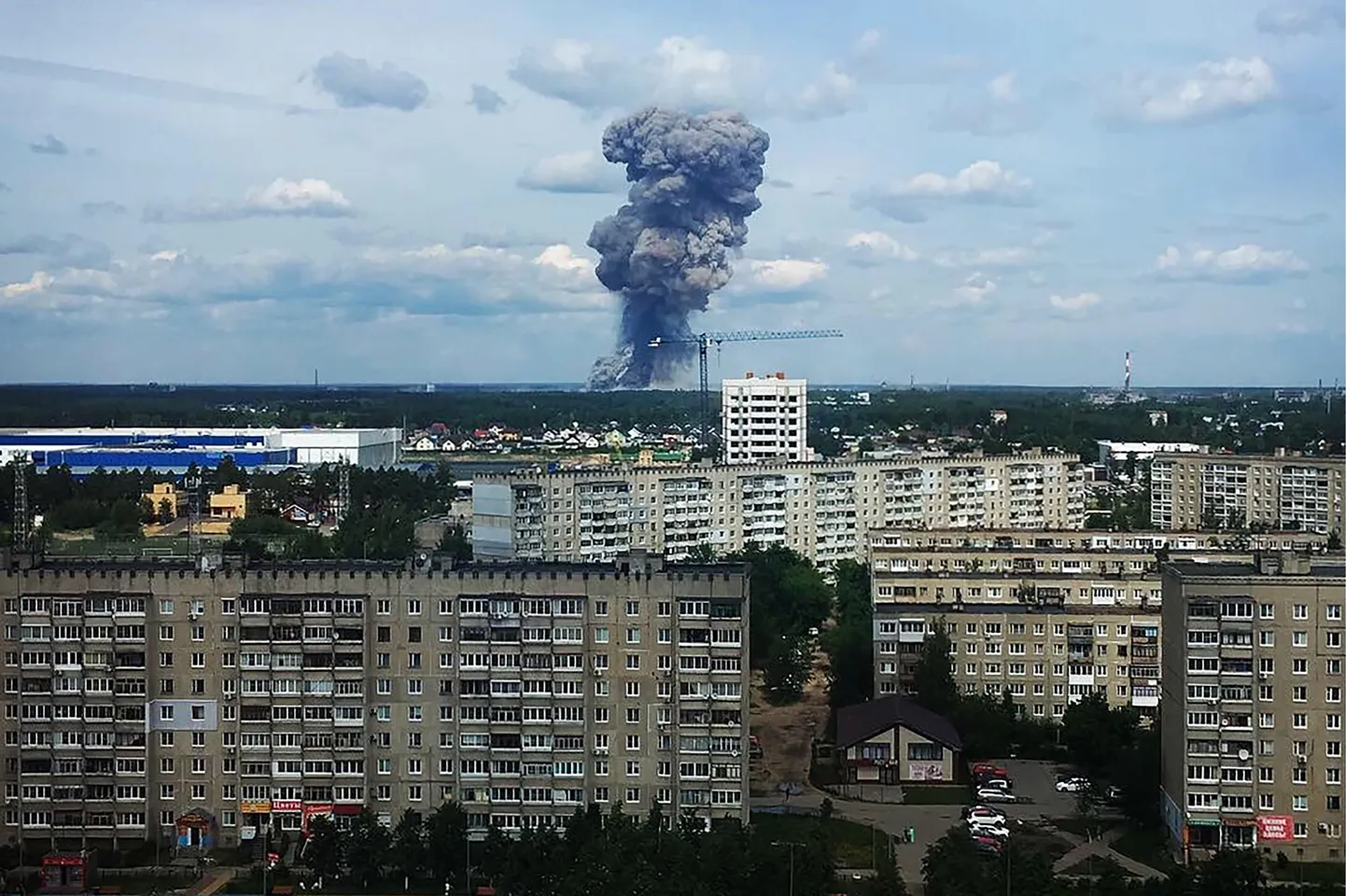 В Дзержинске под Нижним Новгородом на заводе прогремели взрывы.