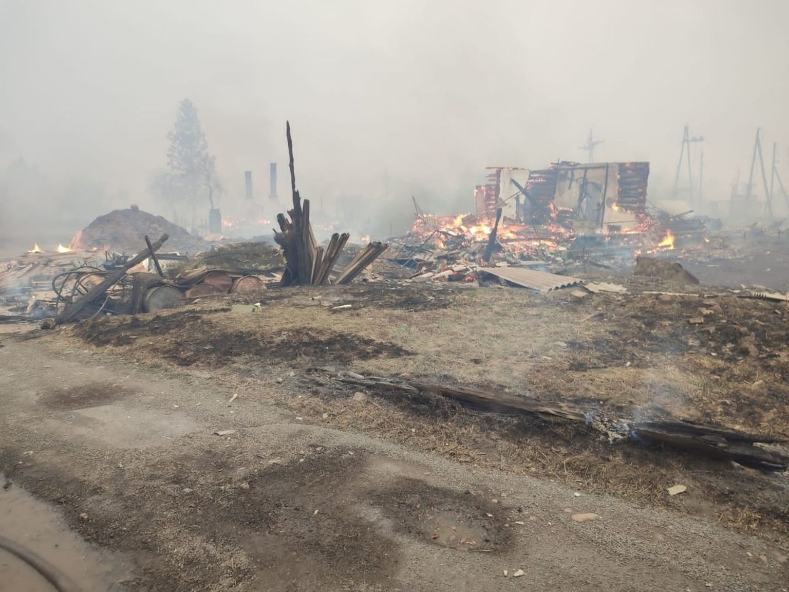 Ühes Kranskojarski krai tulekahjus hävinenud majapidamine.