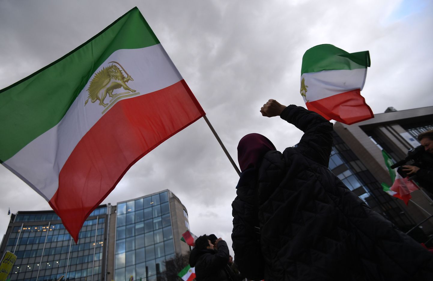 Iraani lipuga meeleavaldaja Teheranis.