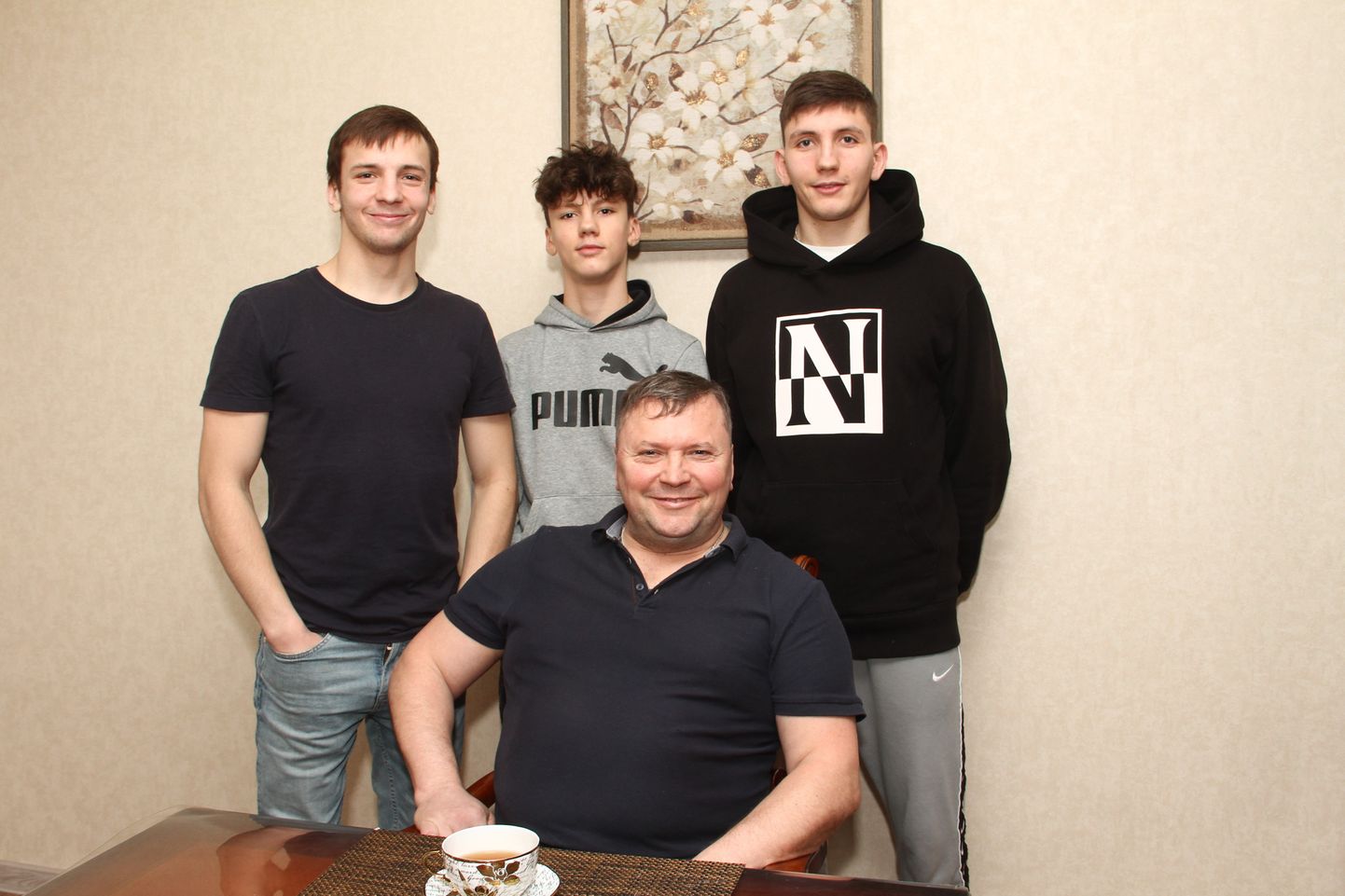 Чемпионы Эстонии по боксу Семен (слева на фото), Федор и Павел, а также их отец Василий Каманин.