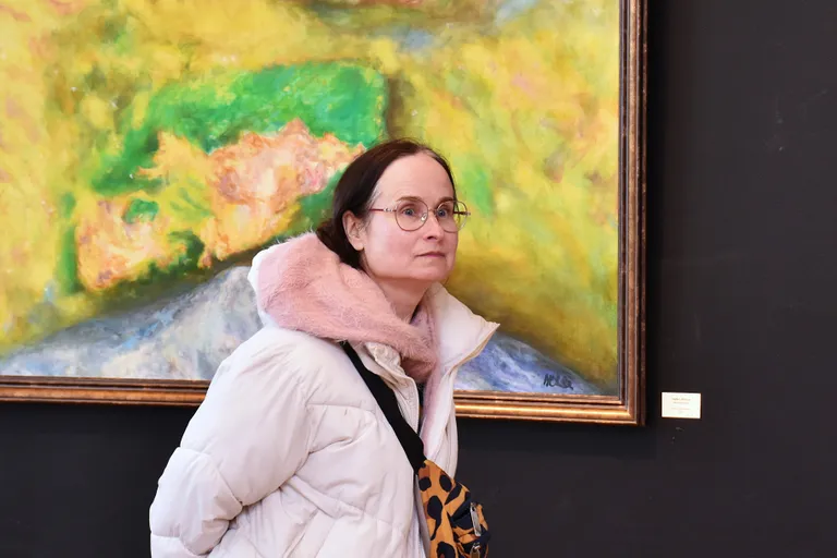 Maret Suurmets Kuura ja Helle Lõhmus avasid Endla teatrigaleriis ühise maalinäituse «Sulle ainult tundub nii».