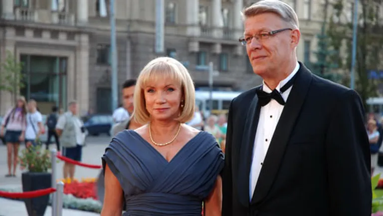 Uz LNT jubileju bija ieradies arī eksprezidents Valdis Zatlers ar kundzi Lilitu