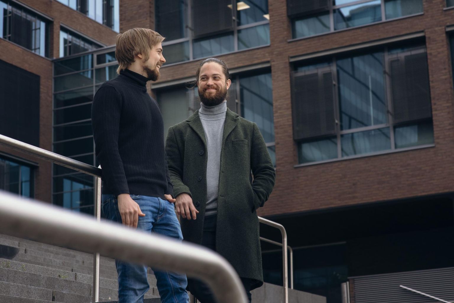 Swappie turundusjuht Jiri Heinonen (vasakul) ja tegevjuht Sami Marttinen. Viimase sõnul on Eestis unikaalne kombinatsioon kõrgest haridustasemest ja elektroonikatootmise traditsioonist.