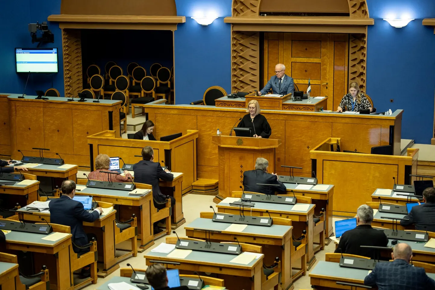 Järgmise aasta riigieelarve seadus keskendub peamiselt julgeoleku suurendamisele, riigi rahanduse korrastamisele ja majanduskasvu tagamisele.