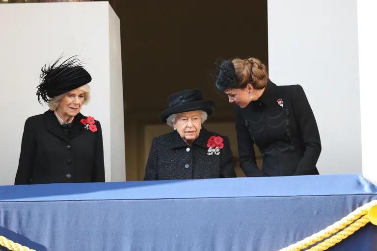 Cornwalli hertsoginna Camilla, kuninganna Elizabeth II ja Cambridge'i hertsoginna Catherine.