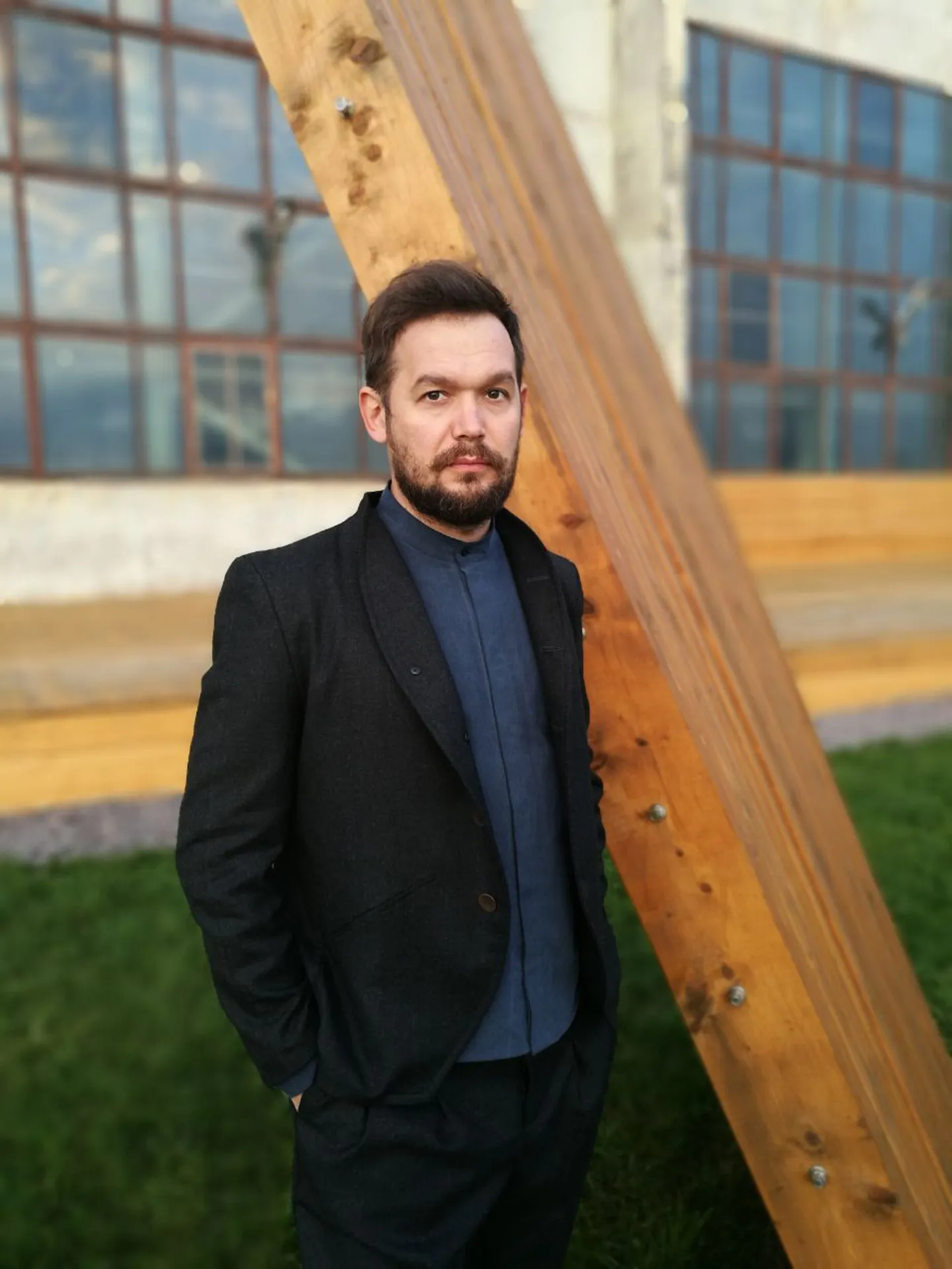 Mihhail Patlasov: "Adusin, et elu ise lavastab kõige paradoksaalsemal, hirmsamal ja paremal moel. Sellest ajast tean, et dokumentaalne tekst vastab mu küsimustele palju paremini kui see, mida näitekirjanikud välja mõelda suudavad."