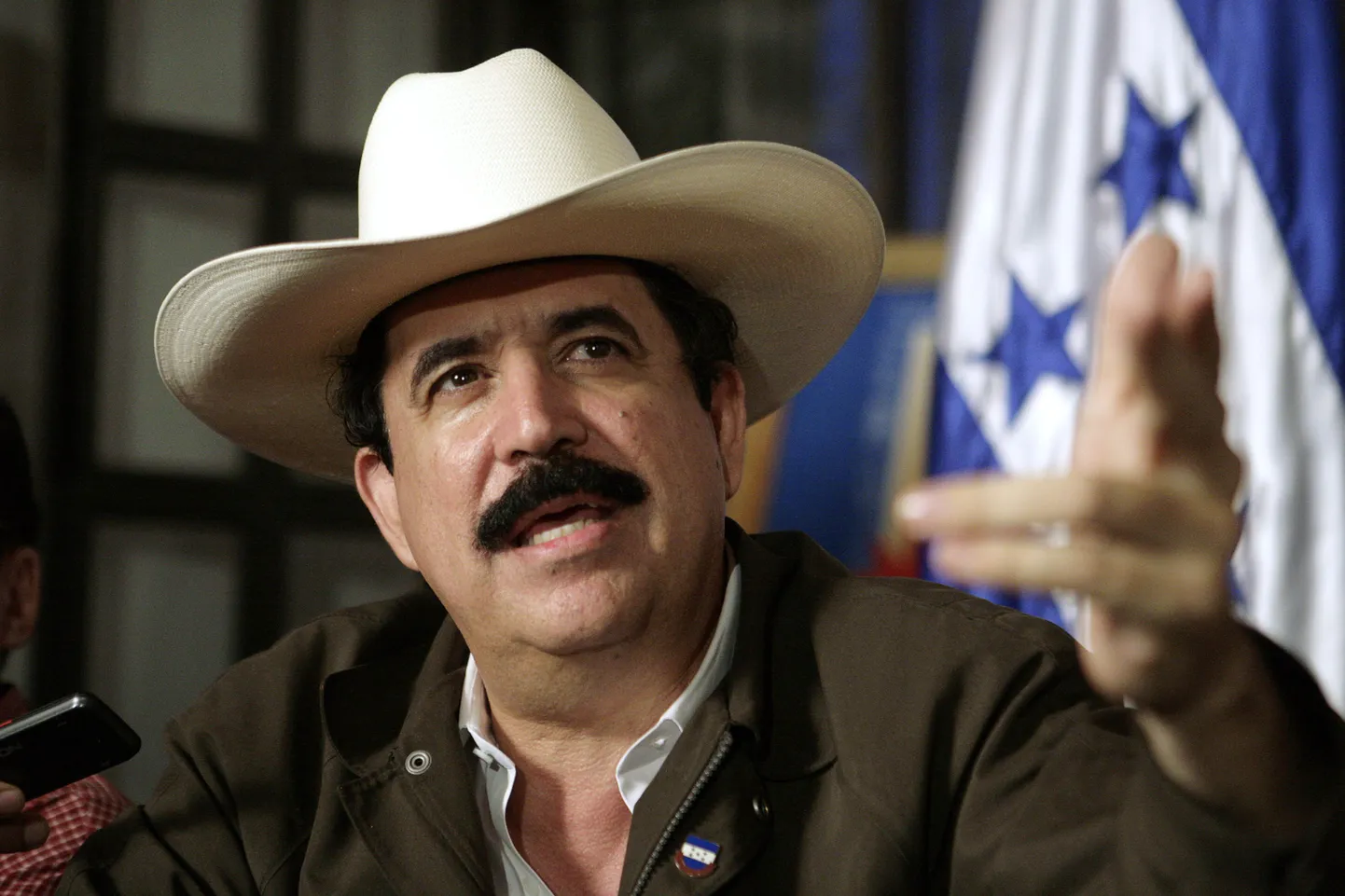 Venezuela toetab võimutülis kukutatud Hondurase presidenti José Manuel Zelaya Rosalest.