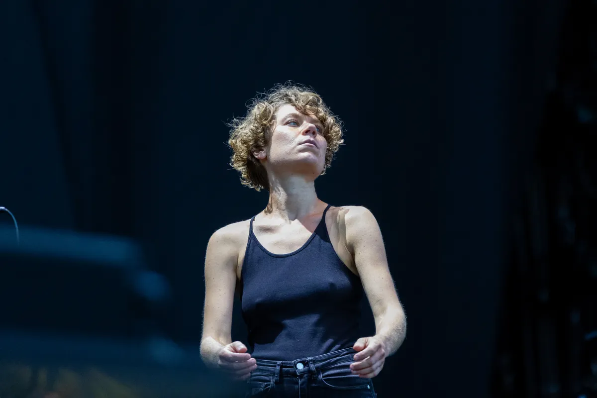 Depeche Mode'i kontsert. Hope'i solisti Dana Robertsoni etteaste ajal tundus, et hiigellava sügavusest tuleb üks ilus hääl