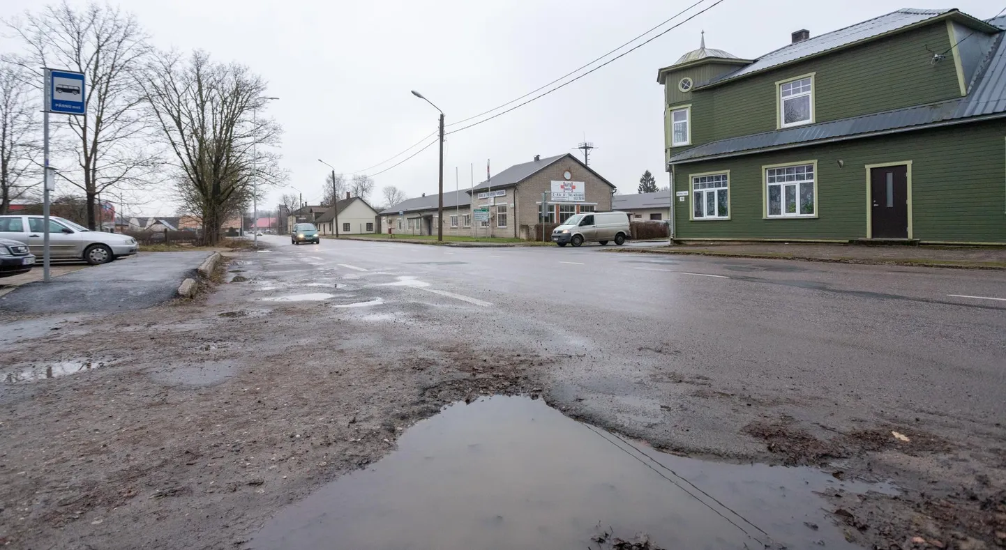 Kui Viljandi küsis Ettevõtluse Arendamise Sihtasutuselt Pärnu maantee remondiks abiraha, siis seda ei antud. Valitsus ja riigikogu andsid raha küsimata.