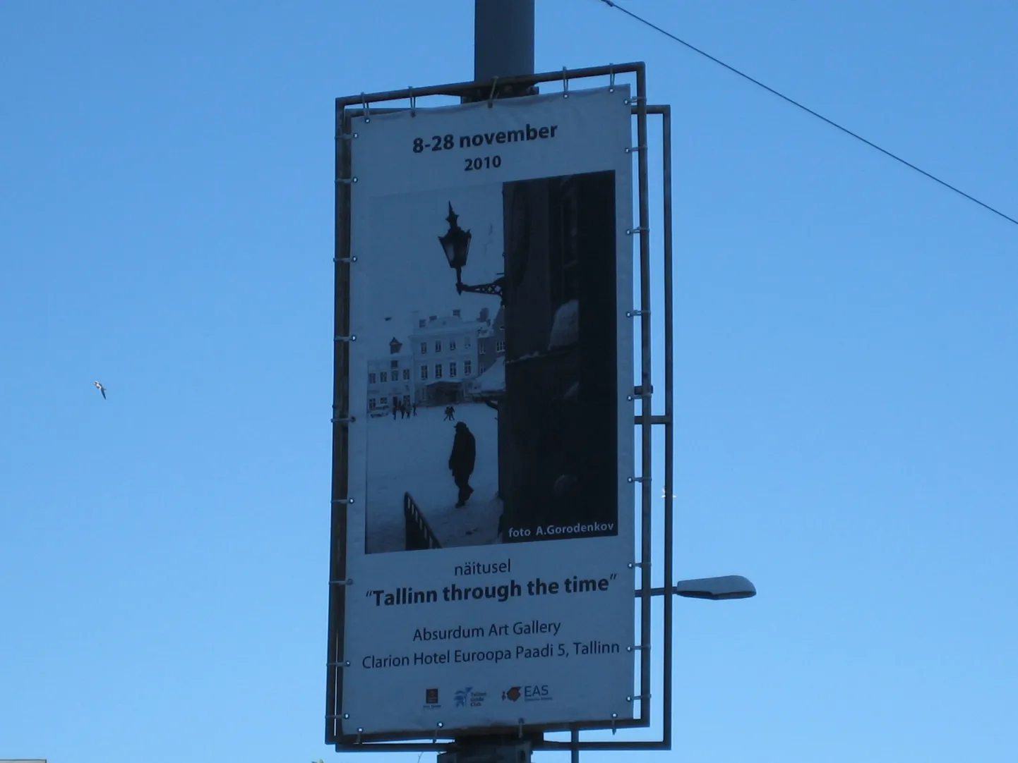Mullune reklaam Tartu maantee ja Liivalaia tänava ristmikul.