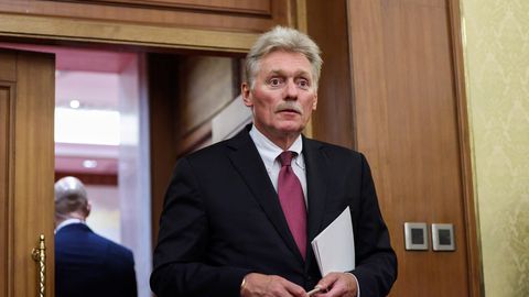 Kremlis sniedz lakonisku komentāru par krievu dronu ielidošanu Polijā